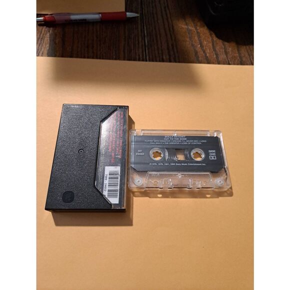 Vintage 1993 Molly Hatchet Cut to the Bone Cassette Sony Music Case Cover - Picture 2 of 4